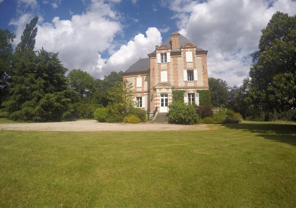 Hotes De Montboulan Salbris Buitenkant foto